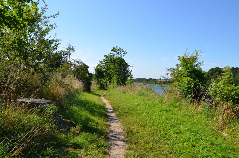 Wanderweg am Kanal